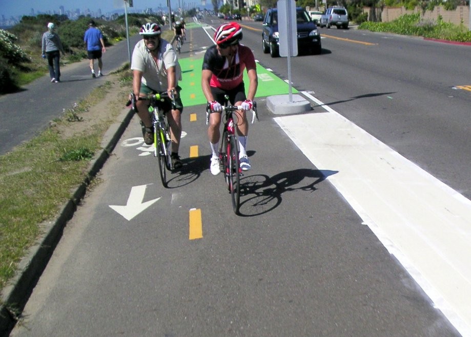 Trip photo #29/31 New protected bikelane continues on Shoreline Dr.