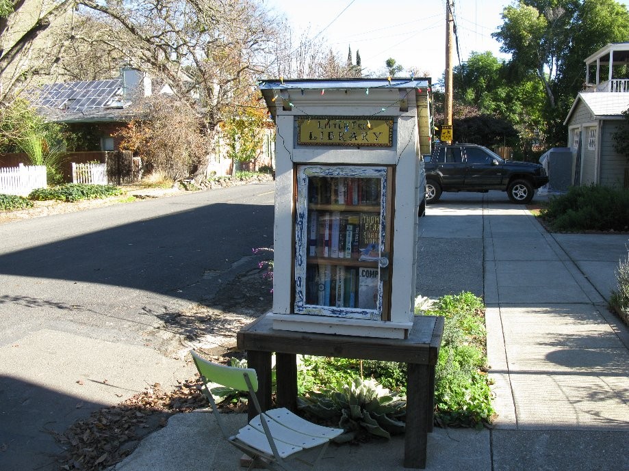 Trip photo #19/29 Port Costa 'Little Free Library'