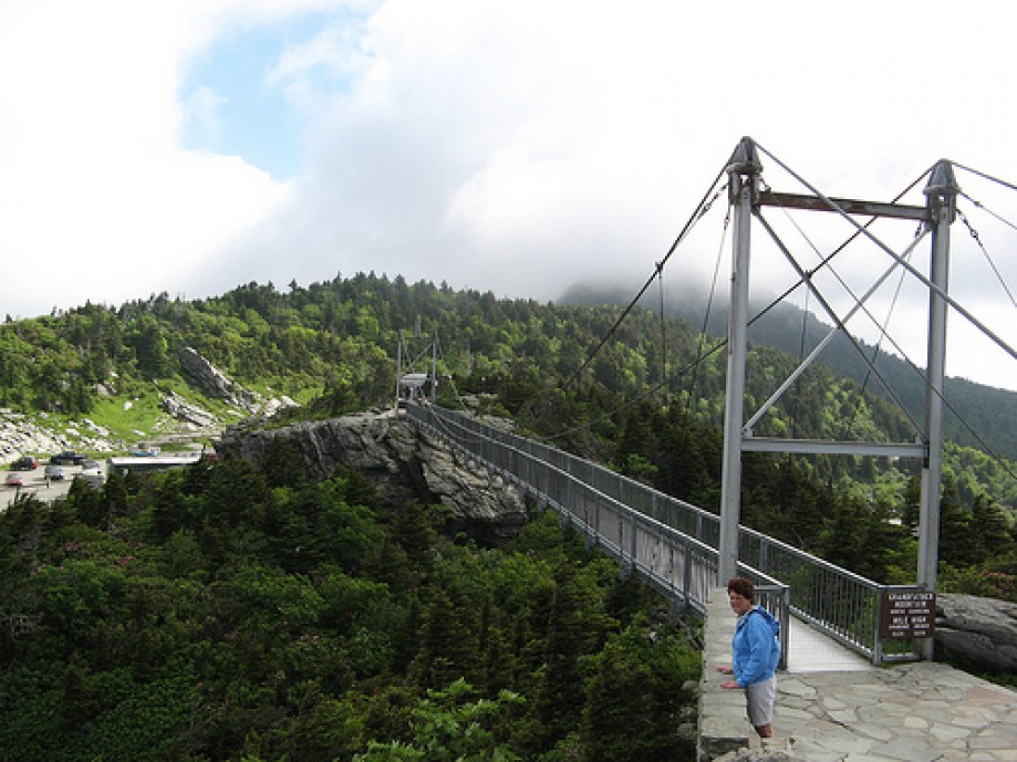 Trip photo #2/19 Mile High Swinging Bridge from the Far Side