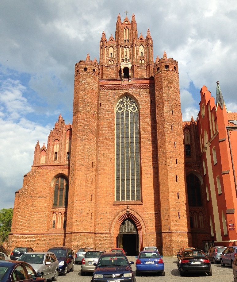 Trip photo #23/25 Katedra w Pelplinie od frontu. Robi wrażenie