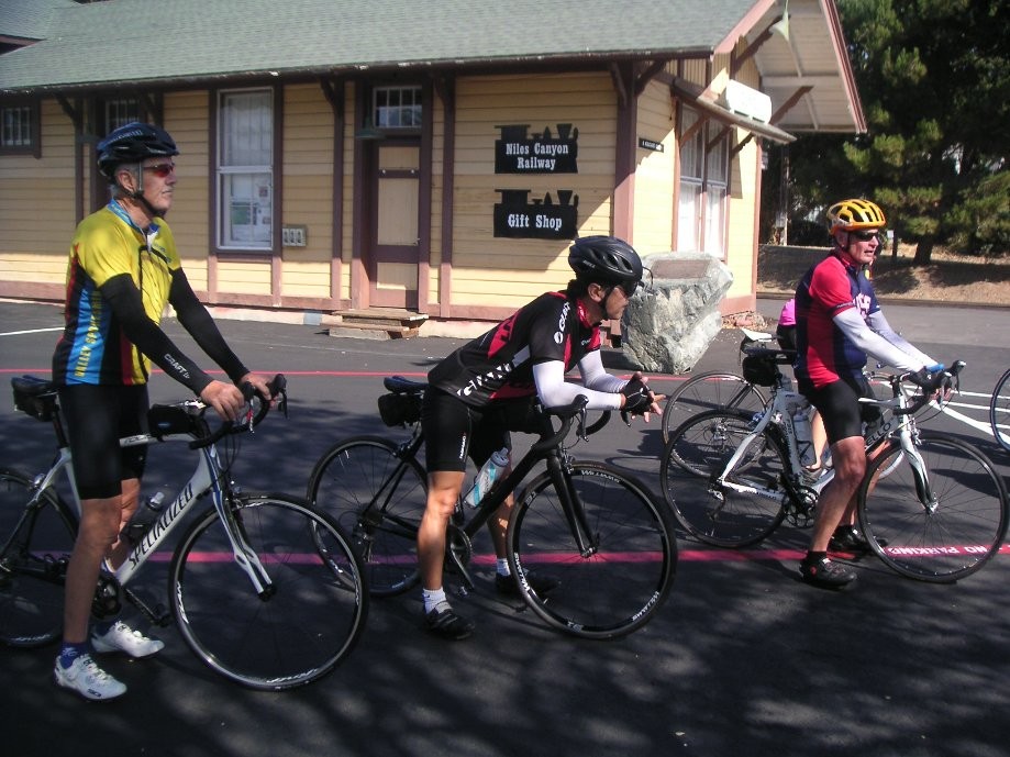 Trip photo #4/9 Stop at Sunol RR station