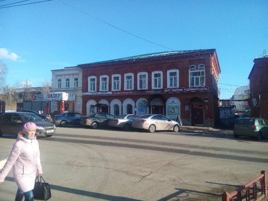 Trip photo #11/12 В этом здании в 1920 г. состоялся первый Воткинский уездный съезд РКСМ