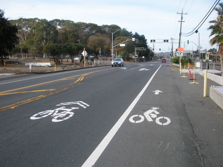 Trip photo #1/36 Both sharrow and bike lane markings on Marina Vista