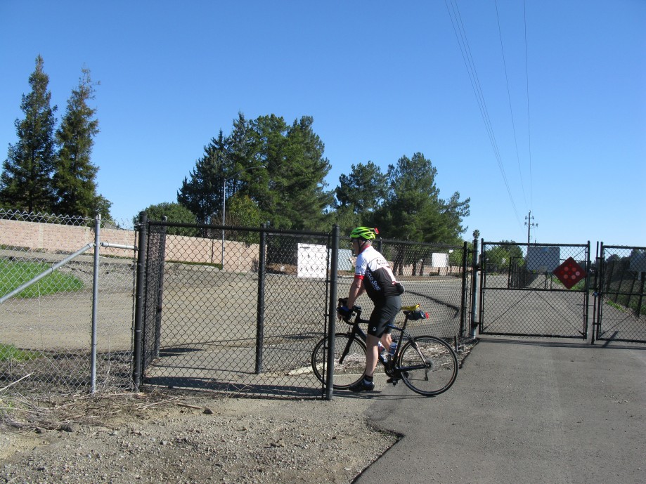 Trip photo #12/45 Gate onto West Las Positas
