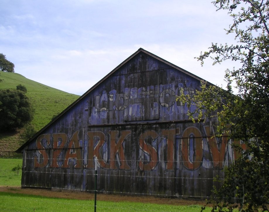 Trip photo #29/31 Barn and 105 year old billboard
