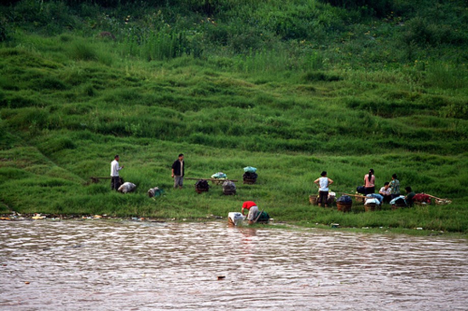 Trip photo #81/200 Washing Clothes in the Yangtze