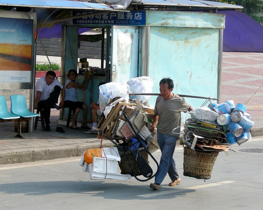 Trip photo #182/200 Carrying Goods with a Bo Pole