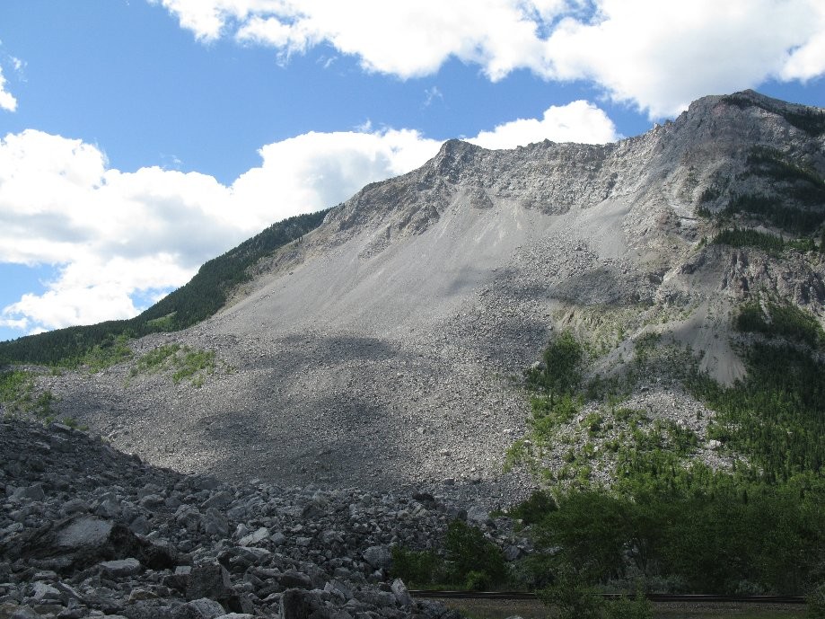 Trip photo #30/35 Rock slide that buried the town of Frank