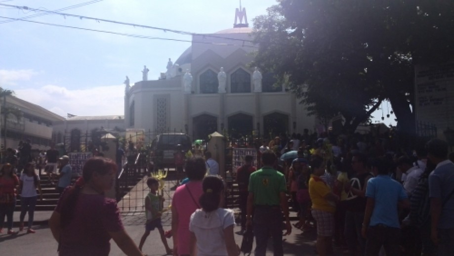 Trip photo #10/18 The chaos outside Antipolo Cathedral