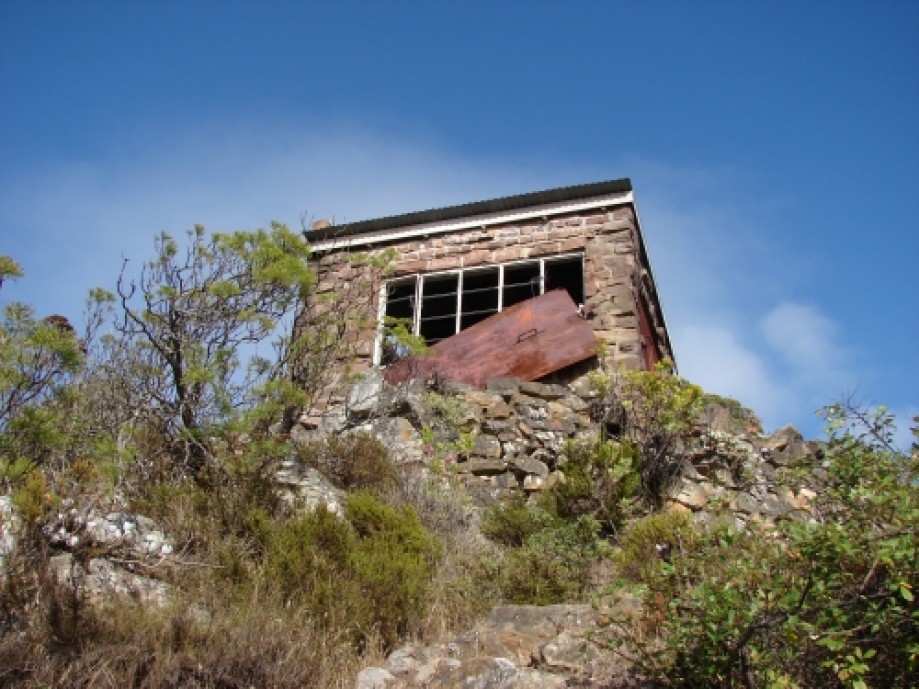 Trip photo #7/28 Small hut on Mowbray peak