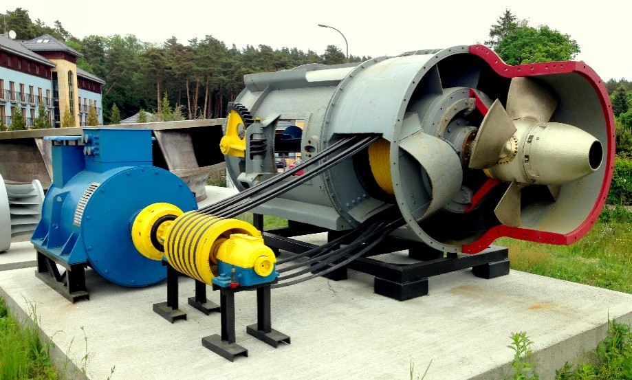 Trip photo #18/27 Turbina i generator. Zwężenie średnicy zwiększa prędkość wody (prawo Bernoulliego)