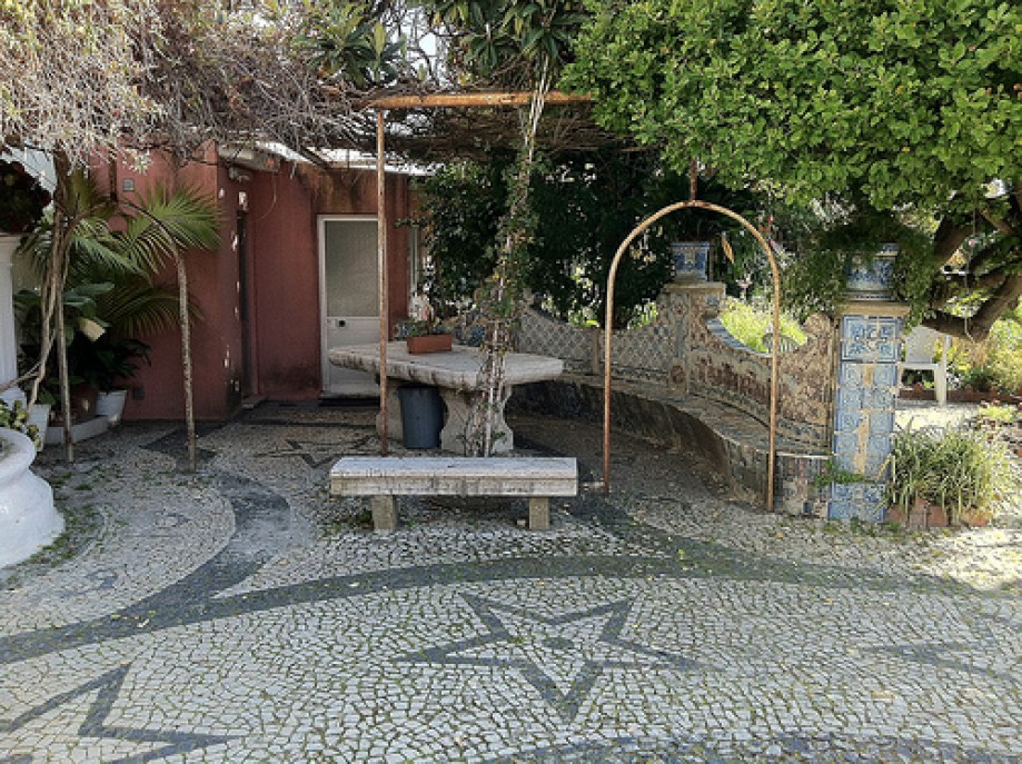 Trip photo #15/69 A tiled bench in Vivenda Rosalina's garden (Bairro Estrela d'Ouro)