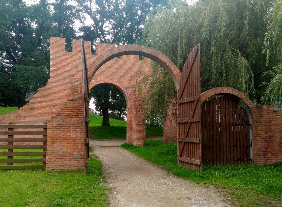 Trip photo #10/30 Wejście do parku - dawnego zamku krzyżackiego w Dzierzgoniu