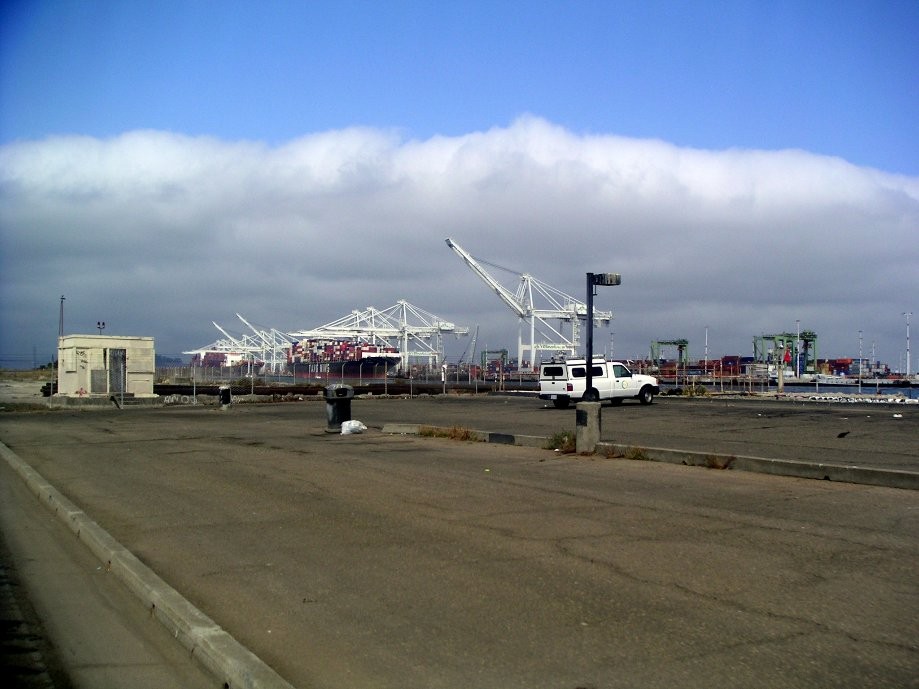 Trip photo #9/26 Port cranes on Main St.