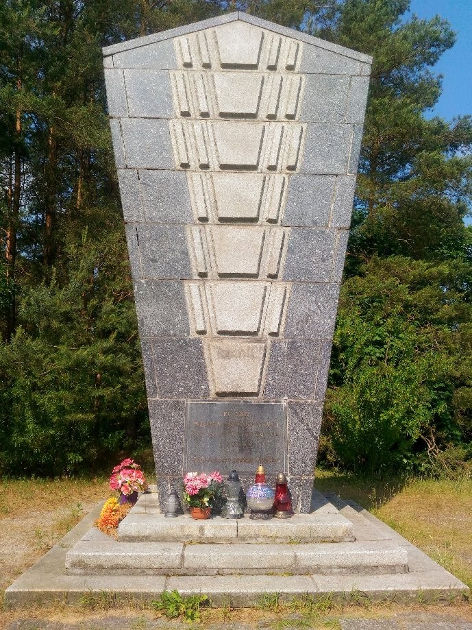 Trip photo #5/28 Przydrożny pomnik ofiar hitlerowców